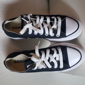 Platform black and white converse